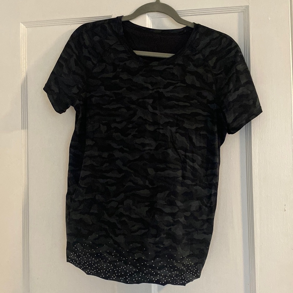 Lululemon camo workout t shirt